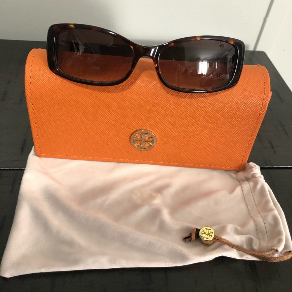 Tory Burch Tortoise sunglasses, hard-case & soft pouch. See video & photos